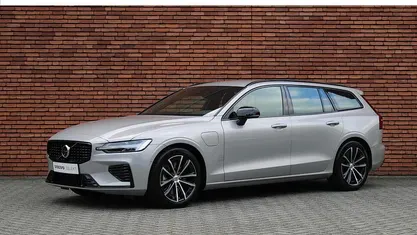 Grijs Occasion 2025 Volvo V60 Plus Stationwagen | € 46.950 (Eerlijke prijs)