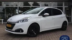 Wit Gebruikt 2018 Peugeot 208 Allure Hatchback | € 9.950 (Eerlijke prijs)