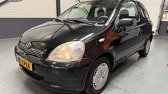 Zwart Gebruikt 2002 Toyota Yaris Hatchback | € 2.450 (Eerlijke prijs)