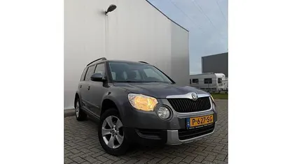 Grijs Gebruikt 2013 Skoda Yeti Elegance SUV | € 9.800 (Eerlijke prijs)