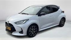 Wit Gebruikt 2022 Toyota Yaris Hybrid Executive Hatchback | € 24.440 (Eerlijke prijs)