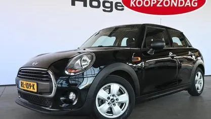 Occasion Mini ONE Business 102 PK (75 kW) 2018 Zwart, metallic lak Hatchback
