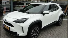 Wit Gebruikt 2022 Toyota Yaris Hybrid Team Sedan | € 26.495 (Eerlijke prijs)