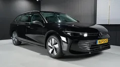 Zwart, metallic lak Gebruikt 2024 VW Passat Business Stationwagen | € 38.500 (Eerlijke prijs)