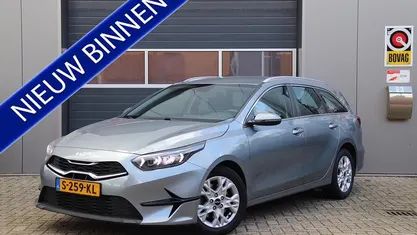 Occasion Kia Ceed 2023 Grijs Hatchback