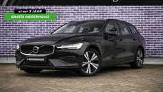 Zwart Gebruikt 2021 Volvo V60 Momentum Stationwagen | € 27.399 (Super prijs)