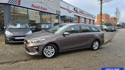Bruin Gebruikt 2019 Kia Ceed Hatchback | € 14.349 (Eerlijke prijs)