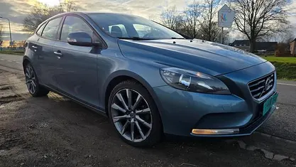 Blauw Occasion 2014 Volvo V40 R-Design Hatchback | € 5.499 (Goede deal)