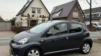 Occasion Toyota Aygo 68 PK (50 kW) 2014 Grijs (metallic) Hatchback