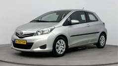 Grijs metallic Gebruikt 2014 Toyota Yaris Hatchback | € 10.445 (Eerlijke prijs)
