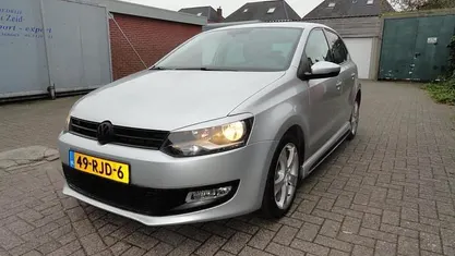 Grijs (metallic) Occasion 2011 VW Polo Highline Hatchback | € 5.450 (Eerlijke prijs)