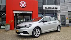 Grijs Gebruikt 2021 Opel Astra Edition Hatchback | € 14.690 (Eerlijke prijs)
