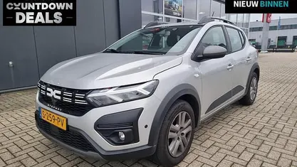 Gebruikt 2023 Dacia Sandero Expression Hatchback | € 18.445 (Eerlijke prijs)