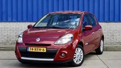 Rood Gebruikt 2011 Renault Clio II Collection Hatchback | € 4.495 (Eerlijke prijs)