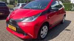 Gebruikt 2014 Toyota Aygo X-play Hatchback | € 5.450 (Eerlijke prijs)