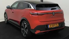 Rood Gebruikt 2024 Renault Mégane Iconic Hatchback | € 34.940 (Eerlijke prijs)