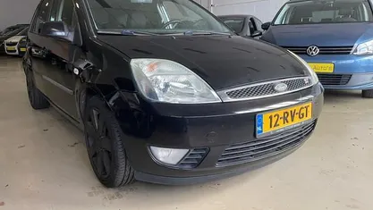 Zwart (metallic) Occasion 2005 Ford Fiesta Futura Hatchback | € 1.495 (Goede deal)