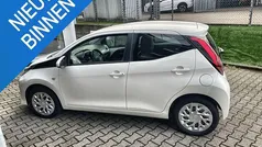 Wit Gebruikt 2019 Toyota Aygo X-play Hatchback | € 11.450 (Eerlijke prijs)