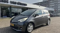 Grijs Gebruikt 2011 Toyota Verso-S MPV | € 9.450 (Eerlijke prijs)