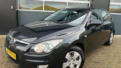 Zwart Gebruikt 2011 Hyundai i30 Dynamiq Hatchback | € 2.650 (Eerlijke prijs)