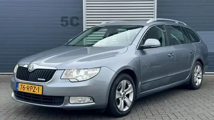 Grijs Gebruikt 2011 Skoda Superb Business Line Stationwagen | € 3.450 (Goede deal)