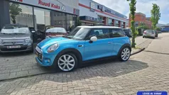 Blauw, metallic lak Gebruikt 2015 Mini Cooper Business Hatchback | € 11.950 (Eerlijke prijs)