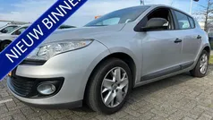 Grijs, metallic lak Gebruikt 2013 Renault Mégane III Authentique Hatchback | € 6.650 (Eerlijke prijs)