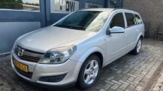 Grijs, metallic lak Gebruikt 2007 Opel Astra Business Stationwagen | € 1.975 (Eerlijke prijs)