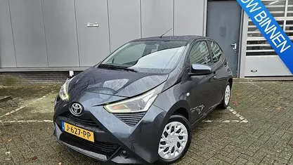 Grijs Gebruikt 2020 Toyota Aygo X-play Hatchback | € 9.990 (Eerlijke prijs)