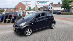 Zwart Gebruikt 2009 Toyota Aygo Hatchback | € 2.395 (Eerlijke prijs)