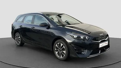 Zwart (metallic) Gebruikt 2022 Kia Ceed Sportswagon Stationwagen | € 21.295 (Eerlijke prijs)
