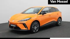 Oranje Gebruikt 2023 MG MG4 EV Luxury Hatchback | € 24.440 (Eerlijke prijs)
