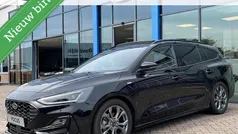 Zwart Gebruikt 2023 Ford Focus ST-Line Stationwagen | € 26.650 (Eerlijke prijs)