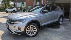 Grijs Gebruikt 2023 VW T-Roc Style SUV | € 32.950 (Eerlijke prijs)