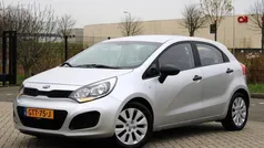 Grijs Gebruikt 2013 Kia Rio Plus Hatchback | € 6.950 (Eerlijke prijs)
