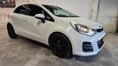 Wit Gebruikt 2015 Kia Rio Hatchback | € 8.250 (Eerlijke prijs)
