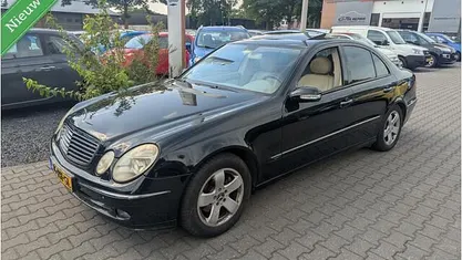 Zwart Occasion 2005 Mercedes E240 Avantgarde Sedan | € 3.650 (Eerlijke prijs)