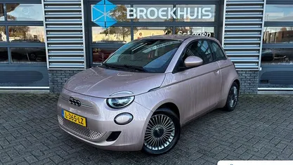 Rood Gebruikt 2021 Fiat 500e Icon Hatchback | € 16.745 (Goede deal)