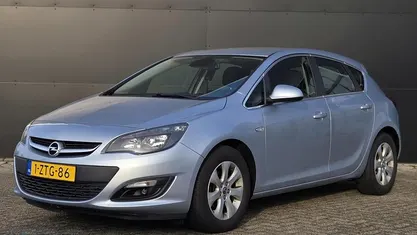 Grijs Occasion 2015 Opel Astra Edition Hatchback | € 9.900 (Eerlijke prijs)