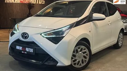 Wit Gebruikt 2020 Toyota Aygo X-play Hatchback | € 8.250 (Eerlijke prijs)