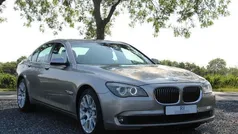 Beige, metallic lak Gebruikt 2009 BMW 740 Executive Sedan | € 14.940 (Eerlijke prijs)