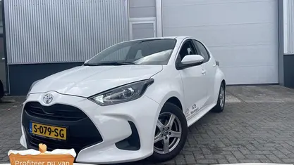 Wit Gebruikt 2023 Toyota Yaris Active Hatchback | € 18.500 (Eerlijke prijs)