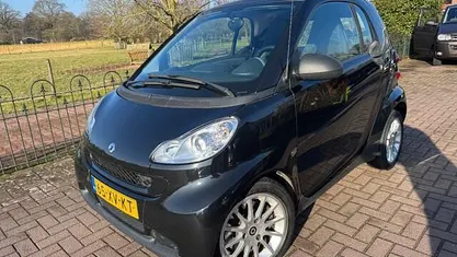 Zwart (metallic) Occasion 2007 Smart ForTwo Coupé Passion Coupé | € 3.999 (Eerlijke prijs)
