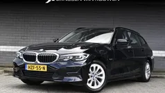 Zwart Gebruikt 2022 BMW 320e Stationwagen | € 28.695 (Goede deal)