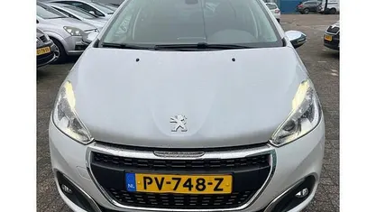 Occasion 2017 Peugeot 208 Allure Hatchback | € 3.950 (Eerlijke prijs)