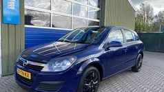 Blauw Gebruikt 2006 Opel Astra Executive Hatchback | € 1.599 (Eerlijke prijs)
