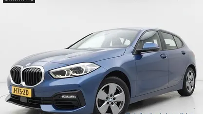 Blauw Occasion 2020 BMW 118 Executive Hatchback | € 22.945 (Goede deal)