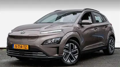 Bruin Gebruikt 2021 Hyundai Kona Comfort SUV | € 17.940 (Eerlijke prijs)