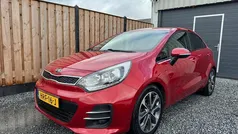 Rood Gebruikt 2015 Kia Rio Hatchback | € 8.650 (Eerlijke prijs)