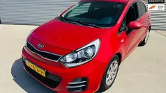 Rood Gebruikt 2015 Kia Rio Hatchback | € 6.999 (Eerlijke prijs)